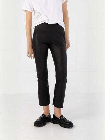 Coster Copenhagen Regular Trousers ' CROPPED ' in Black: front