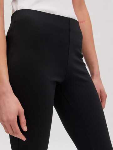 évasé Pantalon 'Trixi' EDITED en noir