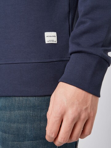 JACK & JONES Sweatshirt in Blauw