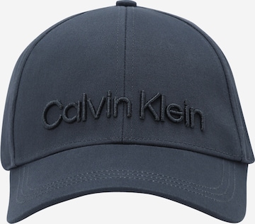 Calvin Klein غطاء بلون رمادي