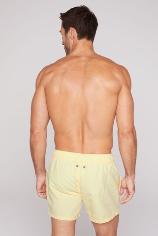 CAMP DAVID Zwemshorts in Geel