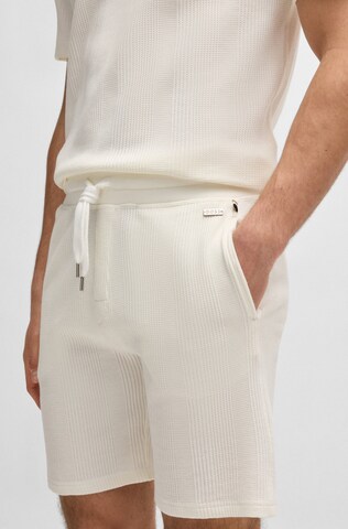 BOSS Regular Shorts in Weiß