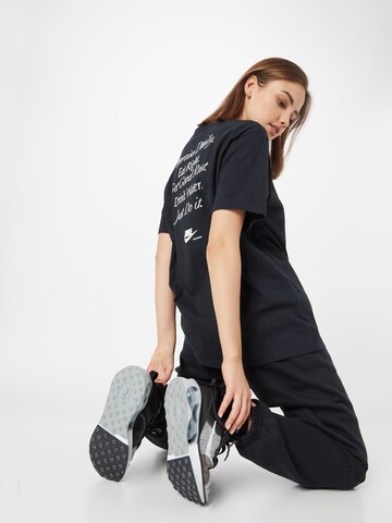 Nike Sportswear T-Shirt in Schwarz