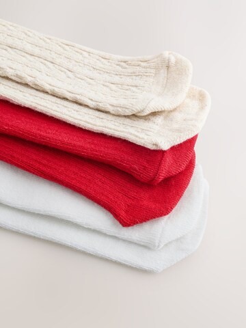 Ștrampi de la Next pe bej