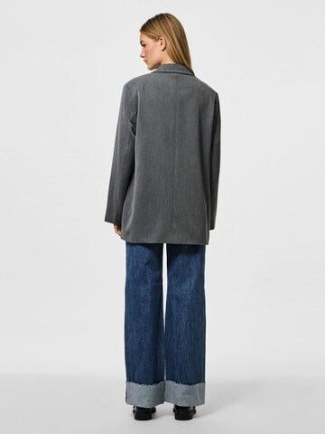Blazer 'PCKAMIL' di PIECES in grigio