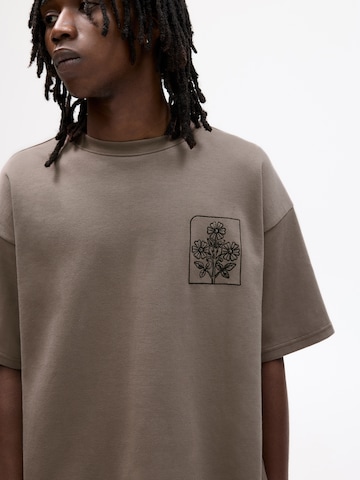 Pull&Bear Paita 'TAKE A LOOK' värissä ruskea