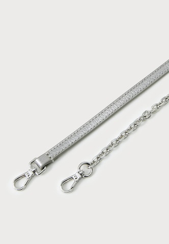 Coccinelle Schultertasche 'Aura' in Silber