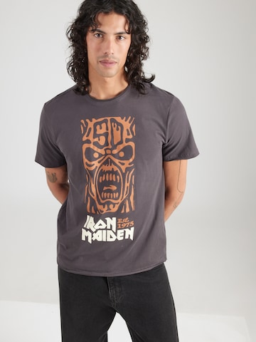 T-Shirt 'IRON MAIDEN 50TH' AMPLIFIED en gris : devant