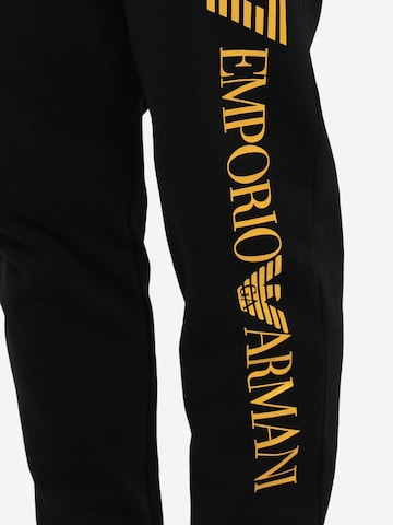 regular Pantaloni sportivi di EA7 Emporio Armani in nero