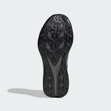 Chaussure de course 'Tracefinder Plus' ADIDAS TERREX en noir