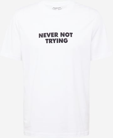 ARMEDANGELS - Camiseta 'ENEAAS QUOTE' en blanco: frente