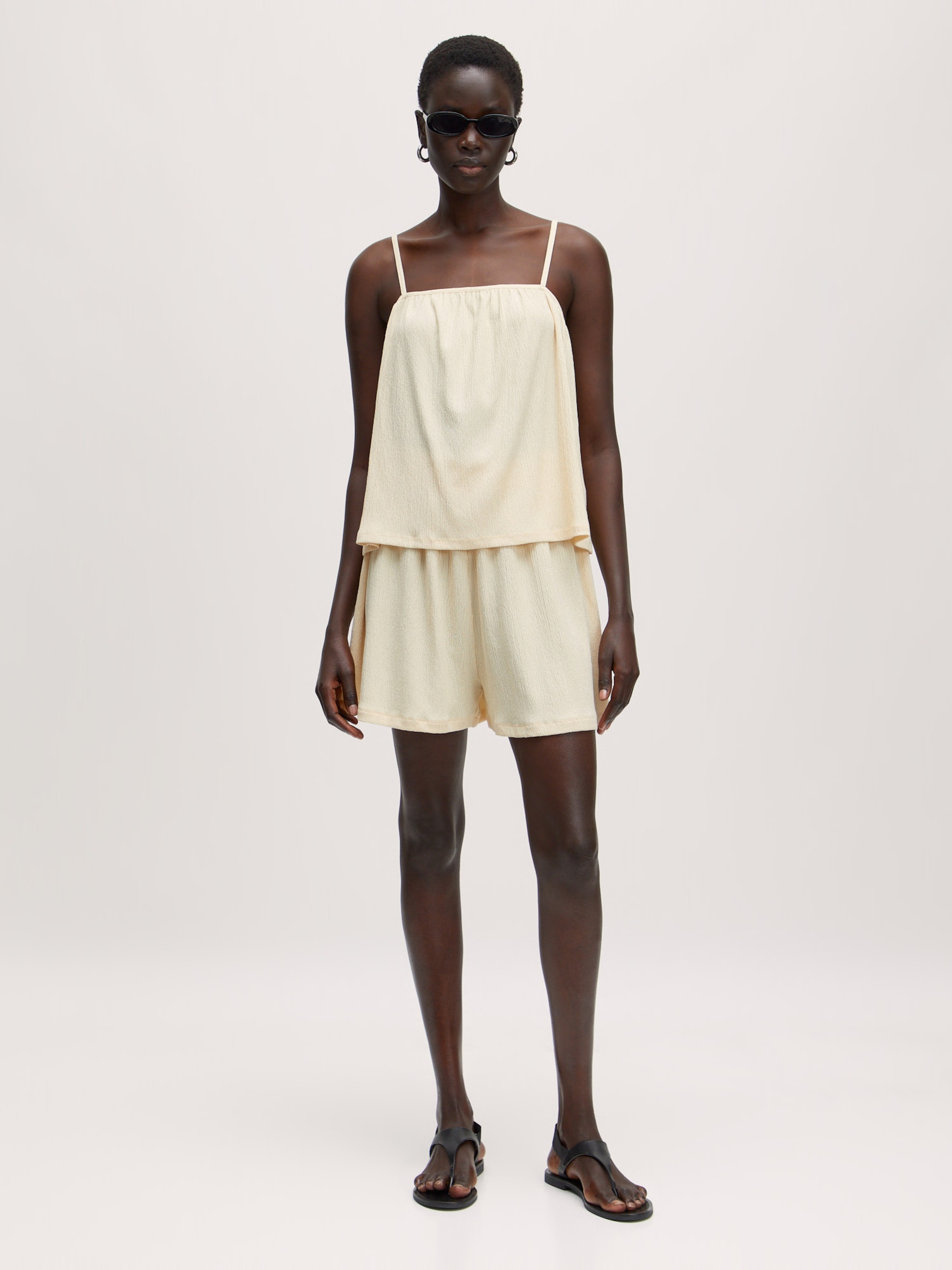 EDITED Produkte Shorts 'Mara' beige