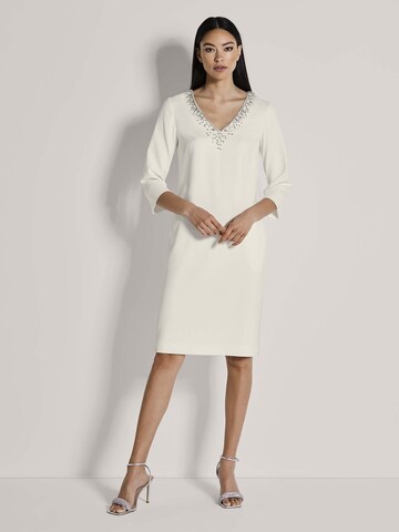 MADELEINE Etuikleid in Weiß