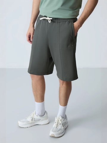 Tommy Life Regular Sportbroek in Grijs