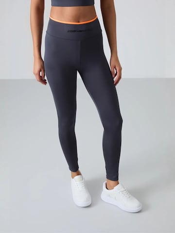 Completo sportivo di Tommy Life in grigio