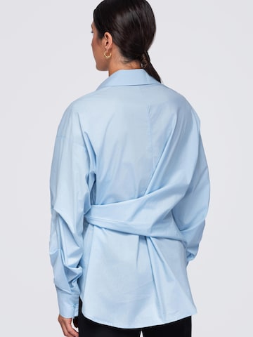 Ombre Blus i blå