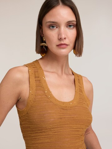 Pullover di MOTIVI in giallo