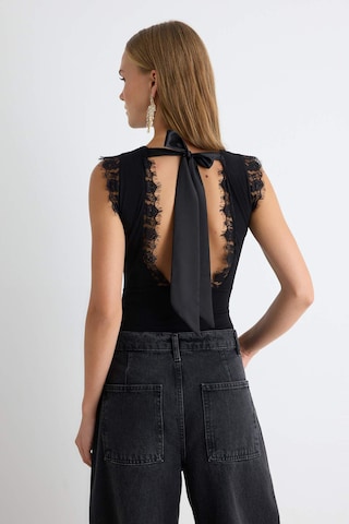 Trendyol Top – černá