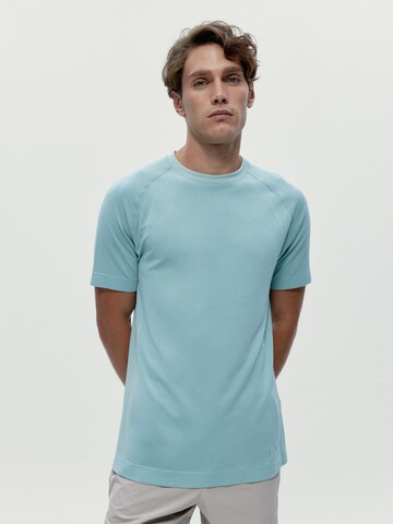 Born Loose fit Shirt ' Nyong ' in Blue: front