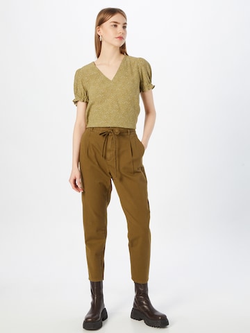 ESPRIT Tapered Pleat-Front Pants in Green