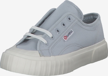 Baskets basses SUPERGA en gris : devant