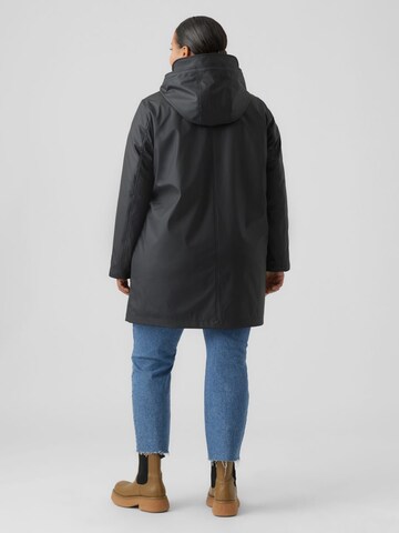 Vero Moda Curve Tussenmantel 'Asta' in Zwart
