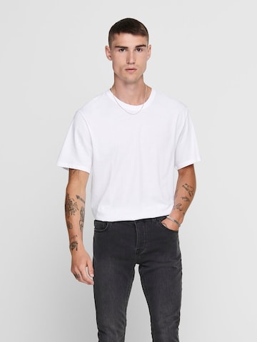 Coupe regular T-Shirt 'Matt' Only & Sons en blanc : devant