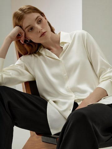Lilysilk - Blusa en blanco