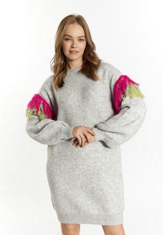 Pullover di IZIA in grigio: frontale