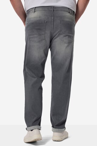 Men Plus Regular Jeans in Grey