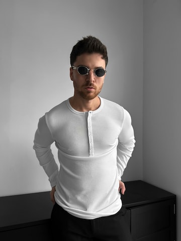 Kleidermafia T-shirt 'Slim Fit Long Arm Button T-shirt - Ecru' i vit: framsida