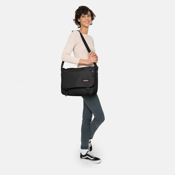 EASTPAK Torba preko telesa | črna barva