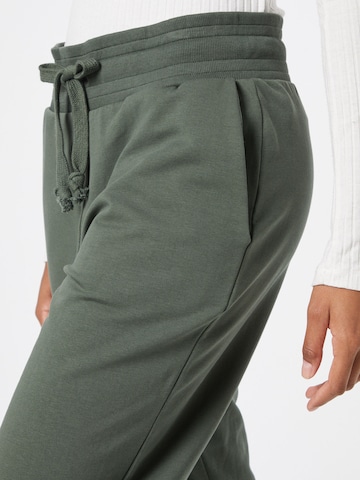 Effilé Pantalon 'Teena' ABOUT YOU en vert