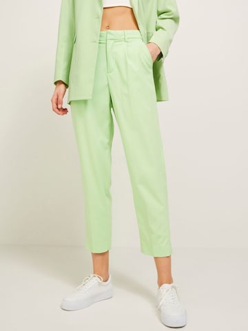 JJXX Regular Pleat-Front Pants 'Chloe' in Green: front