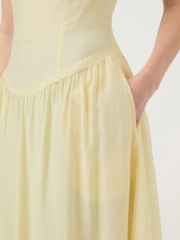 YAS - Vestido 'YASKRISSI' en amarillo