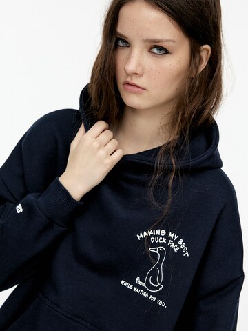 Sweat-shirt 'DUCK' Pull&Bear en bleu