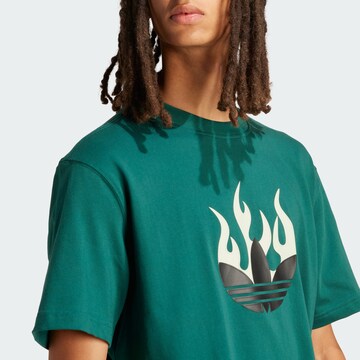 ADIDAS ORIGINALS - Camisa 'Flames' em verde