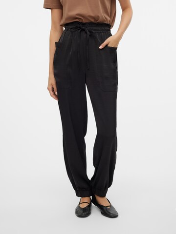 VERO MODA Loose fit Trousers in Black: front