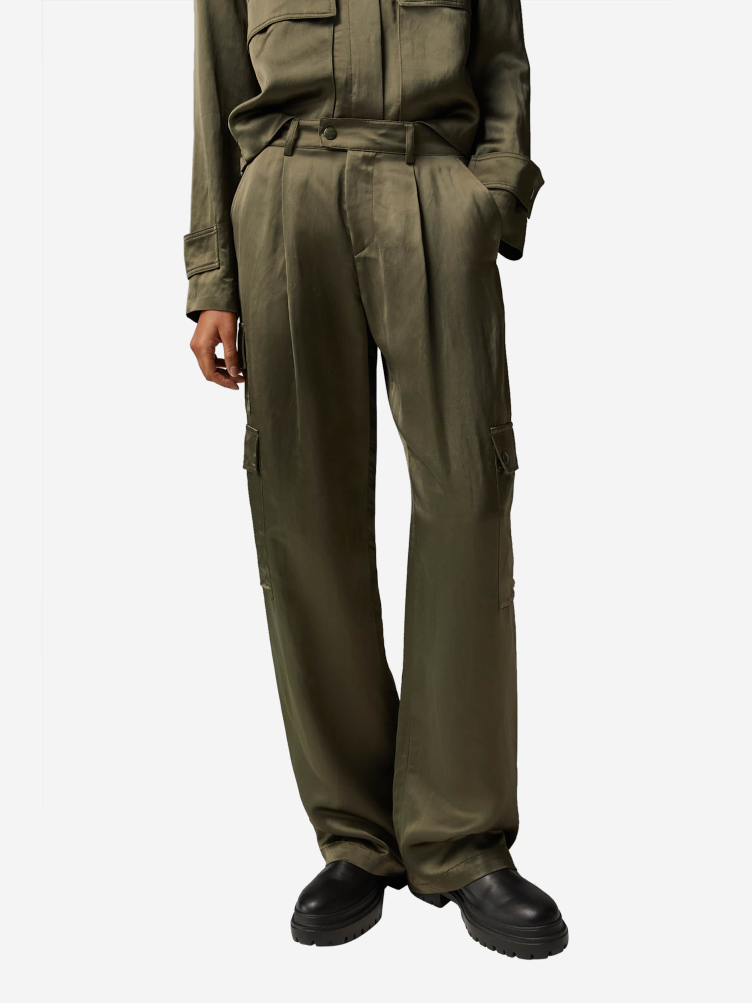 BOGNER Loosefit Cargohose in Grün: Vorderseite