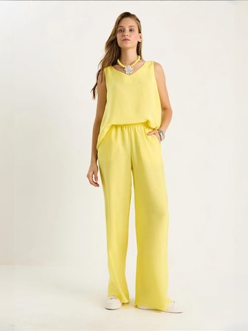 Pantalons de tailleur Bianco Lucci en jaune