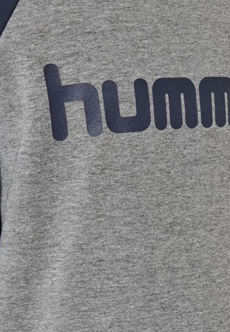 Hummel Shirt in Grau