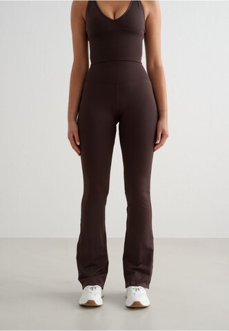 Flared Leggings di Aim'n in marrone: frontale