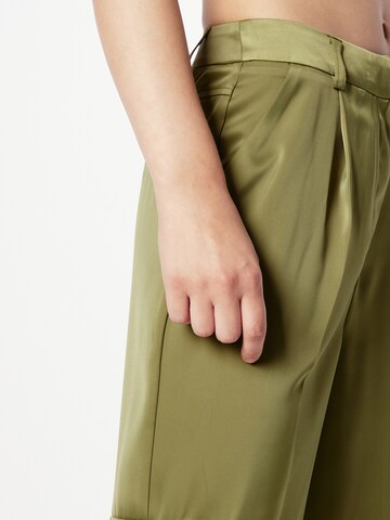 TOPSHOP Normální Kalhoty se sklady v pase – zelená