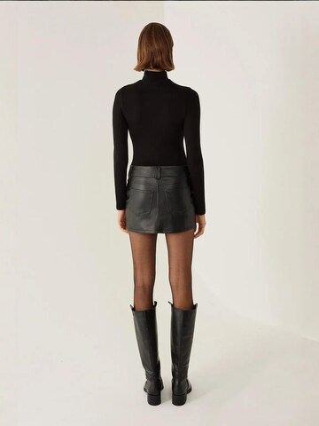 Hiccup Skirt in Black