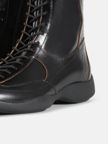 VAGABOND SHOEMAKERS Μπότες με κορδόνια 'SKY' σε μαύρο