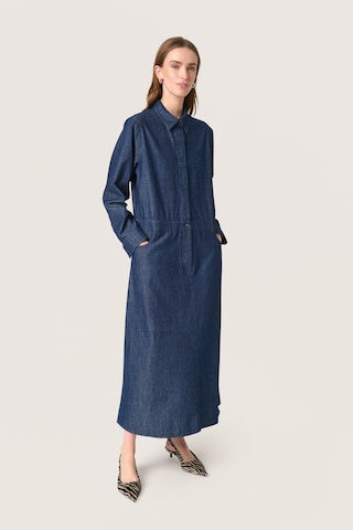 SOAKED IN LUXURY Blusekjole 'Chamy' i blå