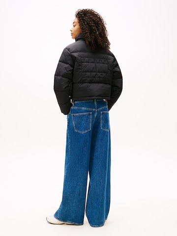 Tommy Jeans Демисезонная куртка в Черный