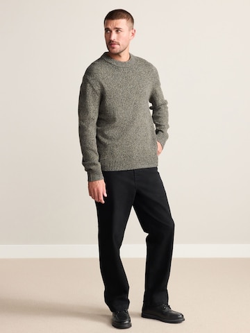 Next Пуловер в зелено: отпред