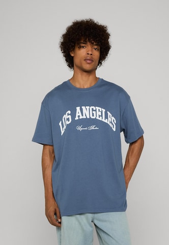 MT Upscale - Camisa 'L.A. College' em azul: frente