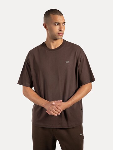 T-Shirt Smilodox en marron : devant